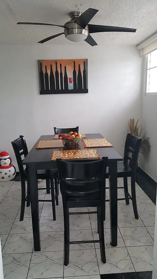 بيت للعطل سان خوان Black & White Comfort House